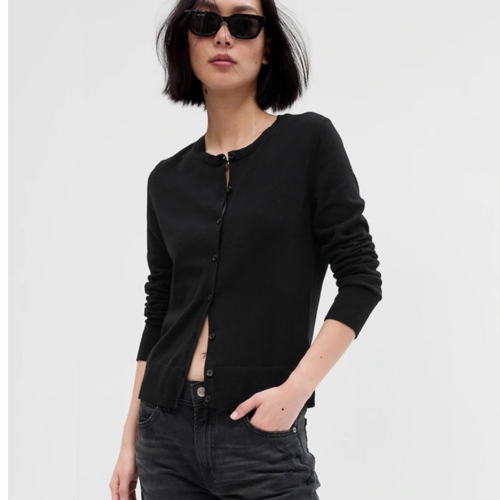Women's Black Crew Neck Cardigan